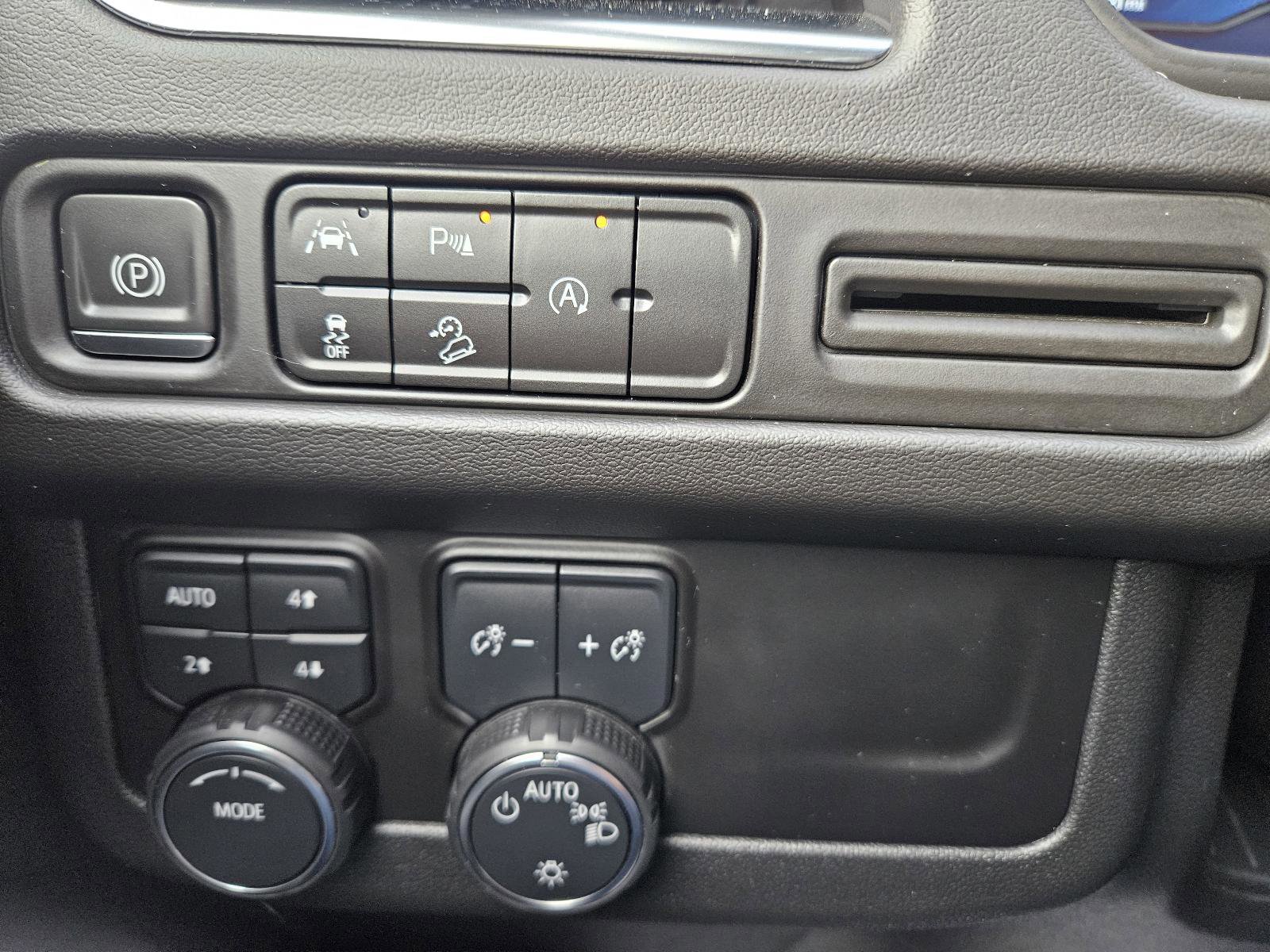 Used 2024 Chevrolet Tahoe Premier AWD/4WD image 12