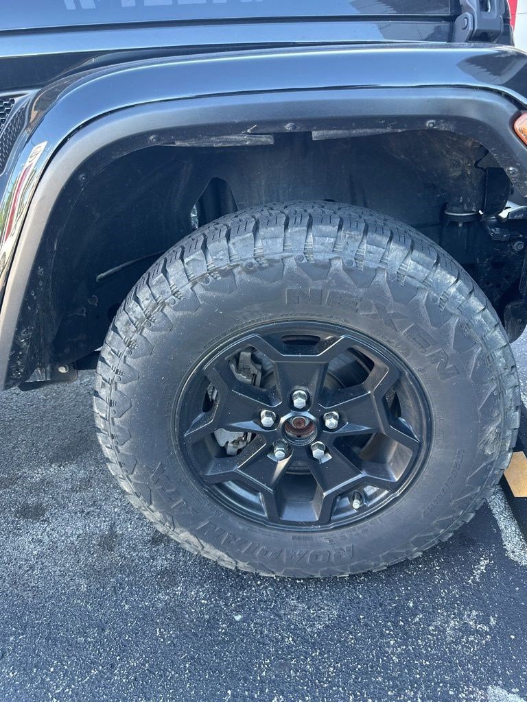 Used 2021 Jeep Gladiator Sport AWD/4WD image 14