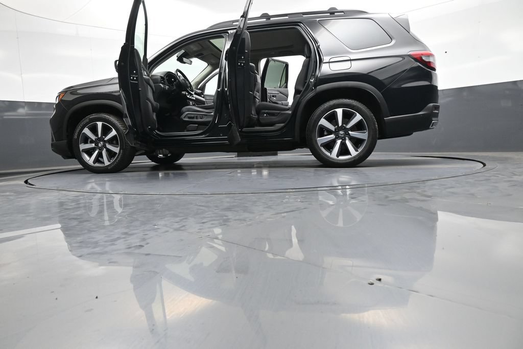 Certified 2025 Honda Pilot Touring image 52