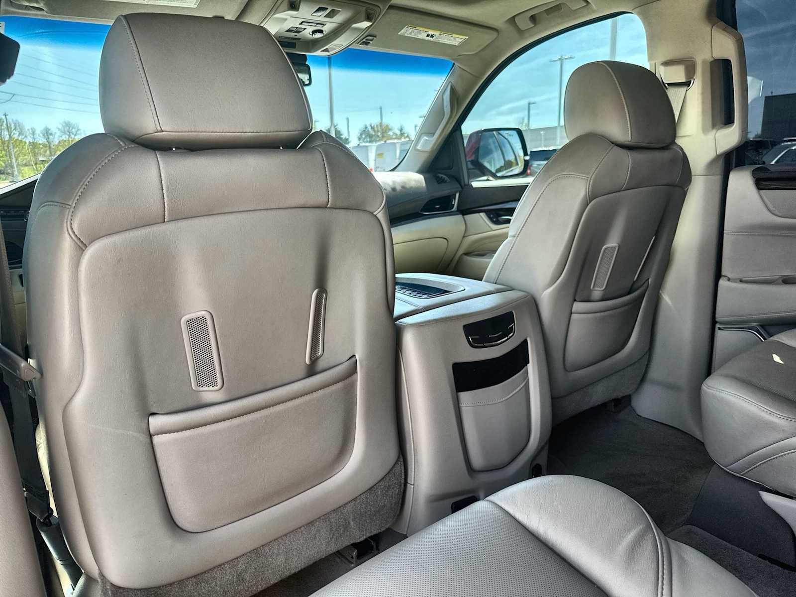 Used 2016 Cadillac Escalade Luxury image 18