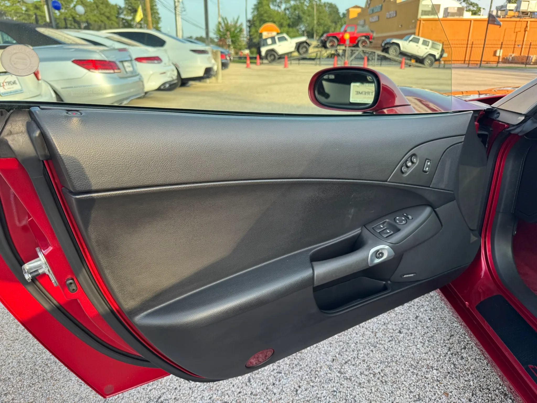 Used 2005 Chevrolet Corvette Coupe w/ Preferred Equipment Group RWD image 17