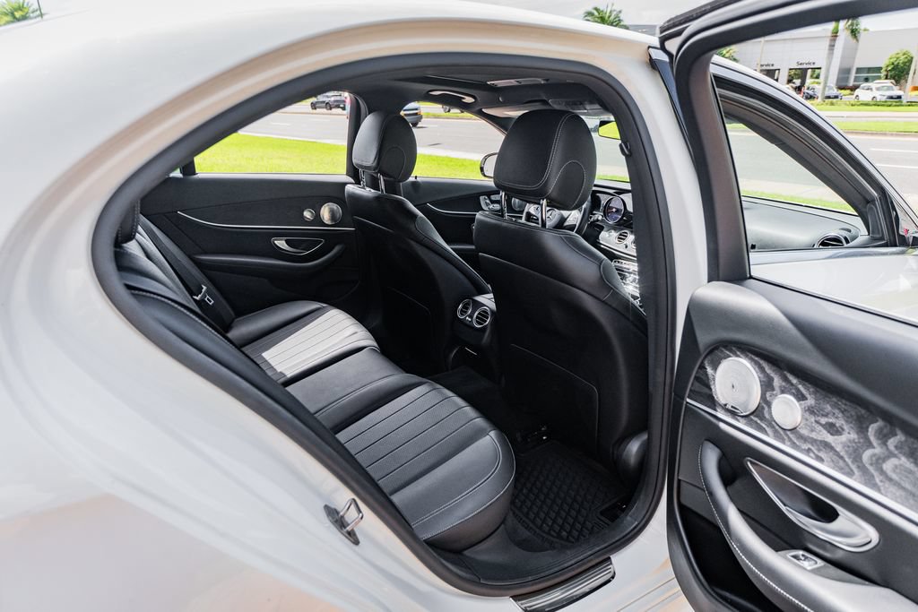 Used 2017 Mercedes-Benz E 300 4MATIC image 39