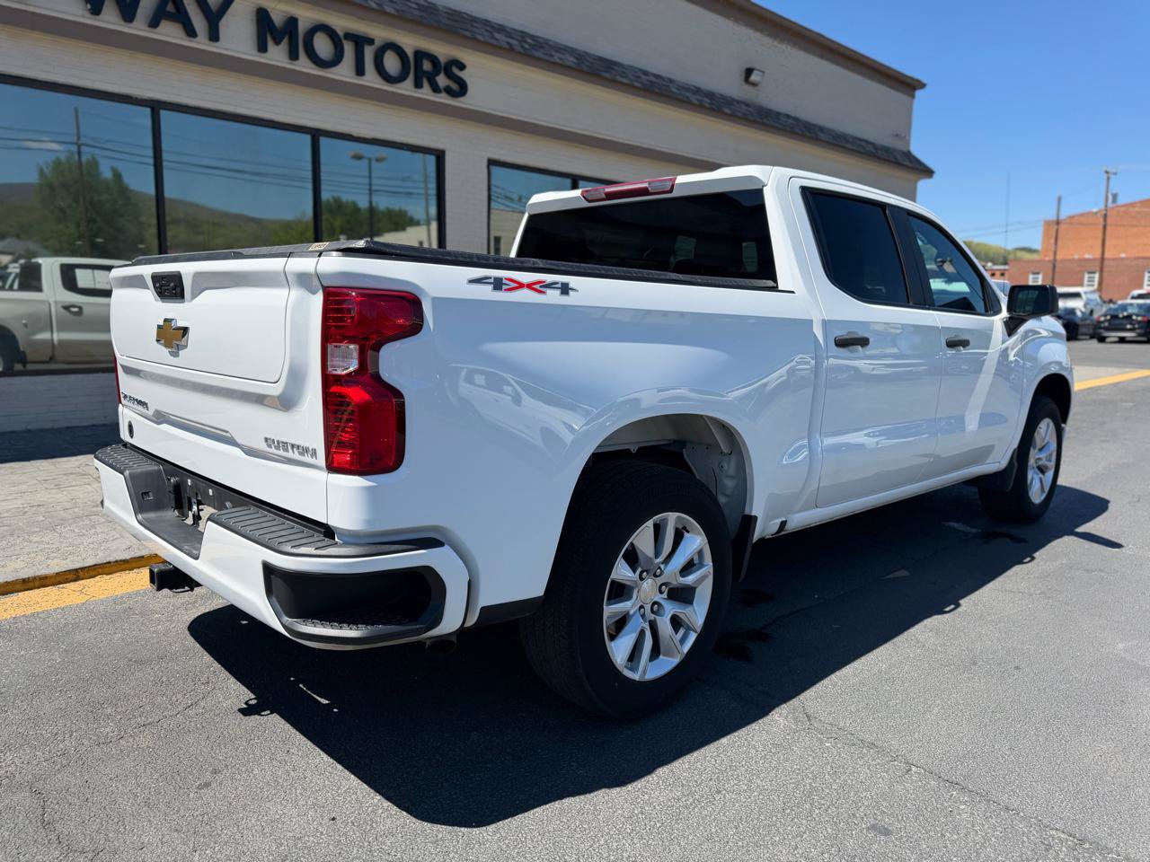 Used 2023 Chevrolet Silverado 1500 Custom AWD/4WD image 3