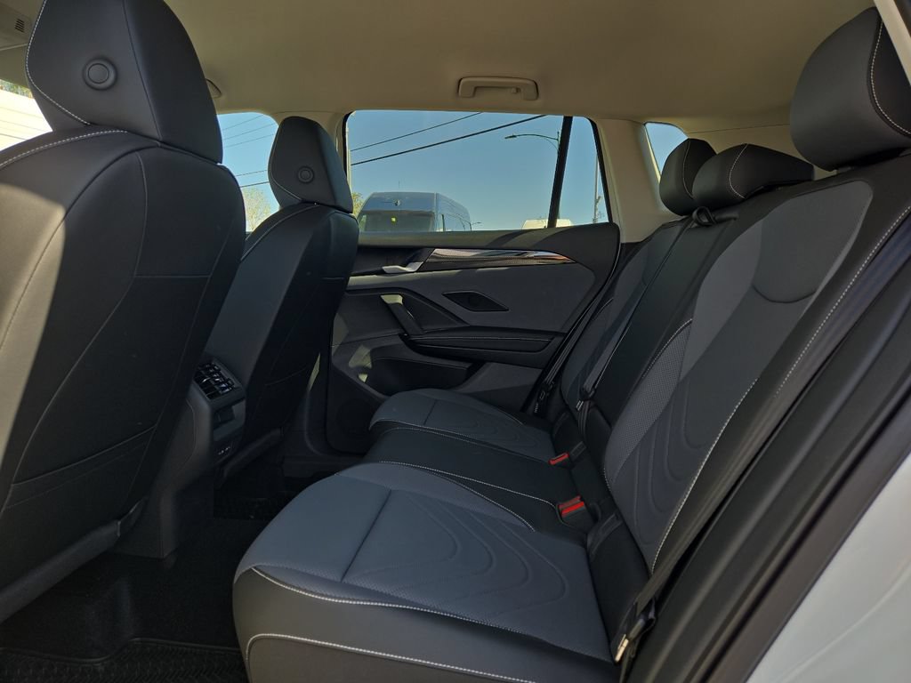 Certified 2025 Volkswagen Tiguan SE FWD image 16