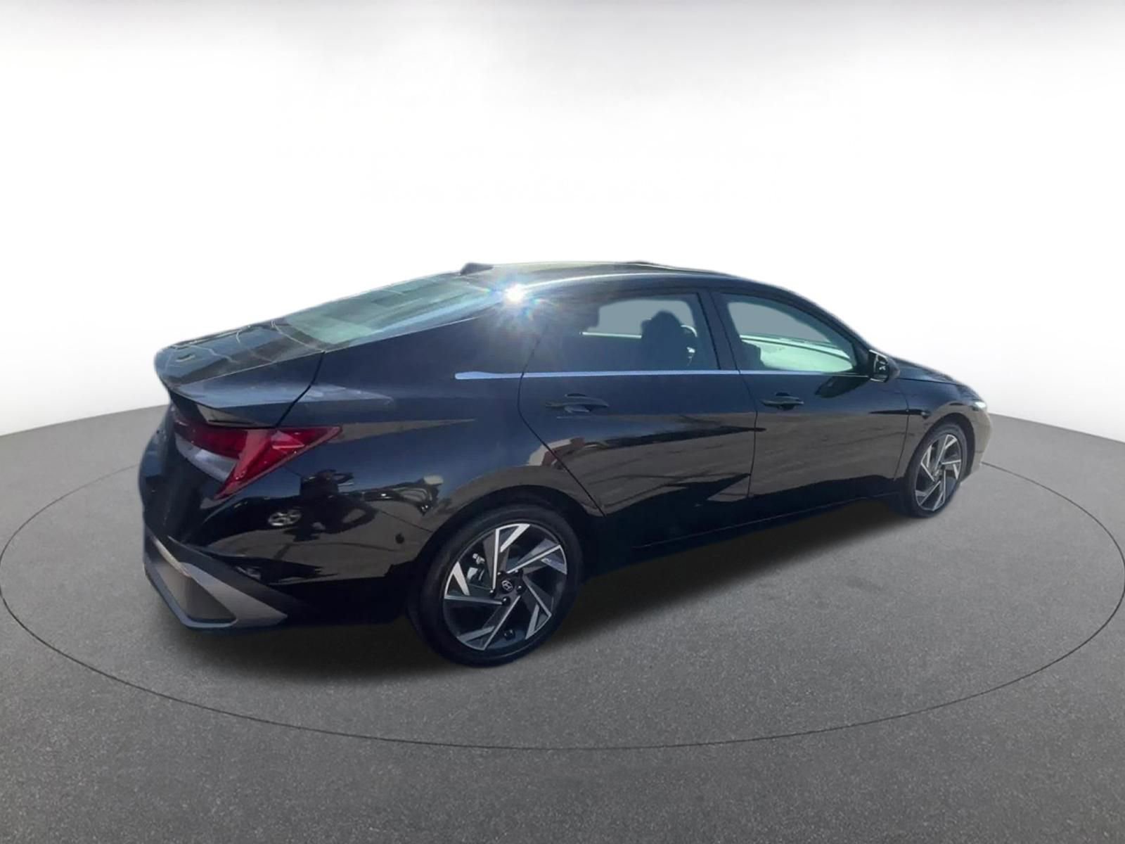 Used 2025 Hyundai Elantra SEL image 20