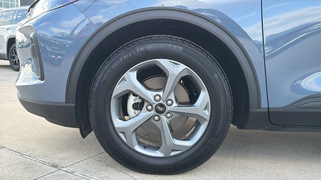 Used 2025 Ford Escape ST-Line w/ Tech Pack #1 FWD image 9