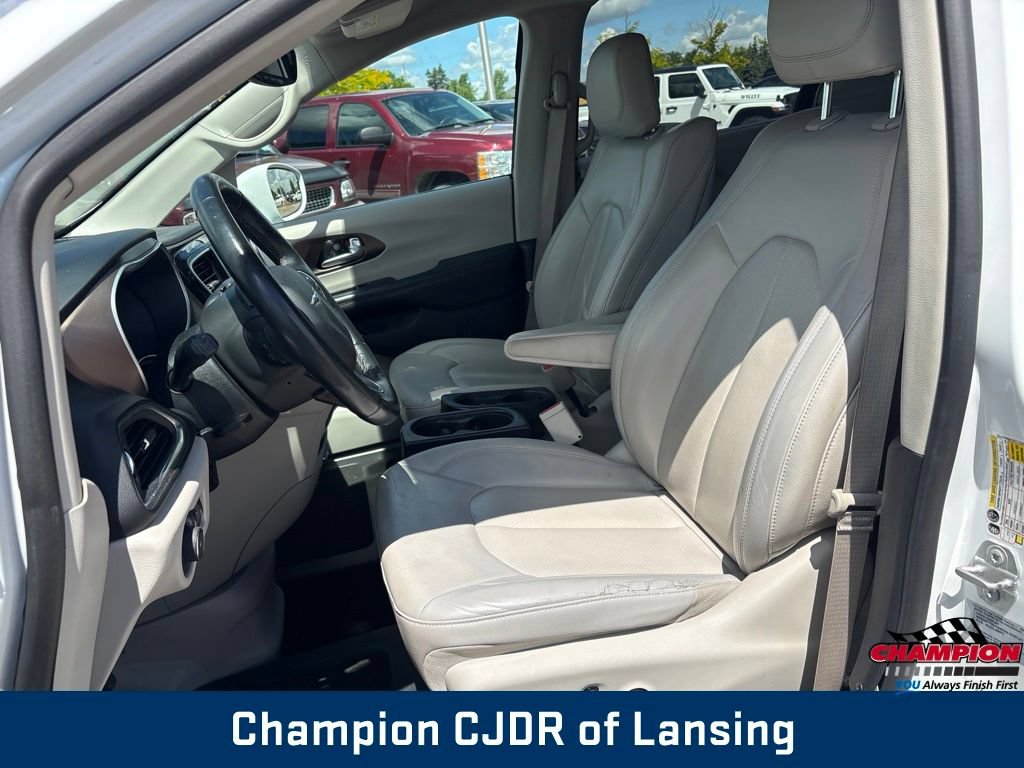 Used 2017 Chrysler Pacifica Touring-L Plus FWD image 13