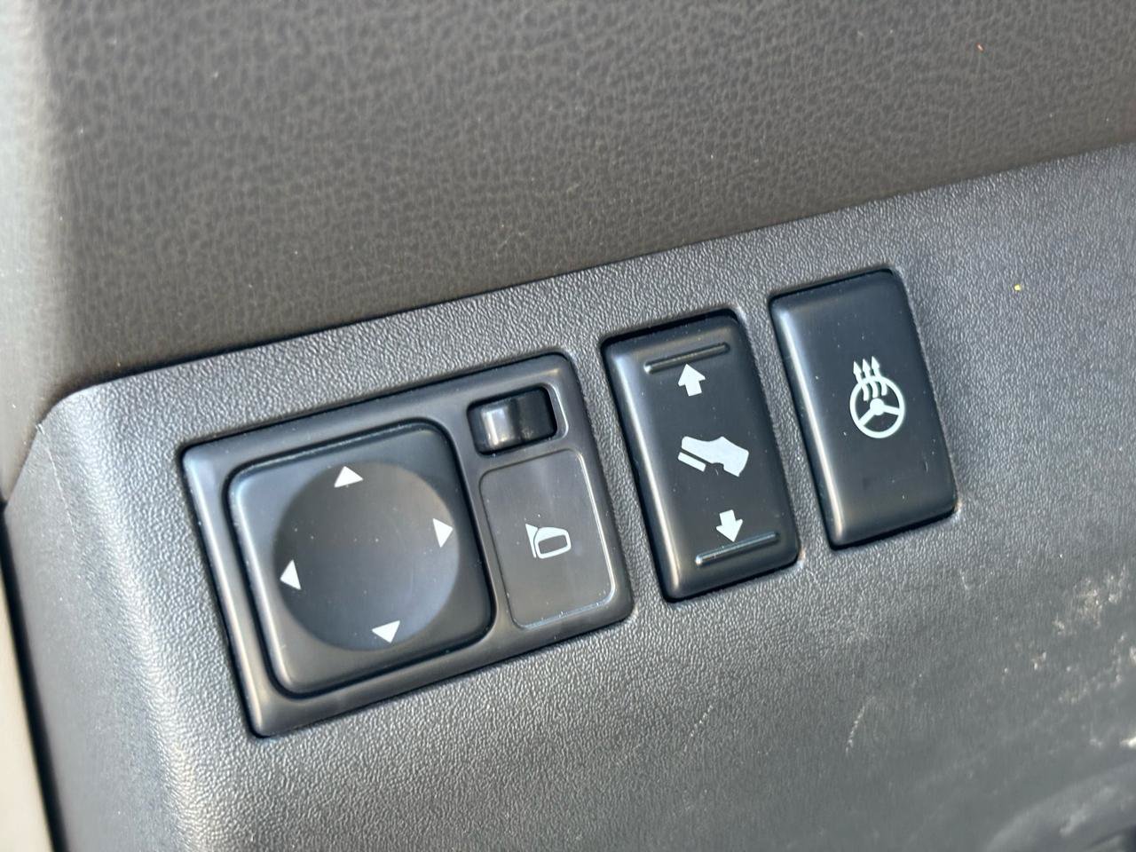 Used 2010 Nissan Pathfinder LE w/ Navigation Pkg AWD/4WD image 18