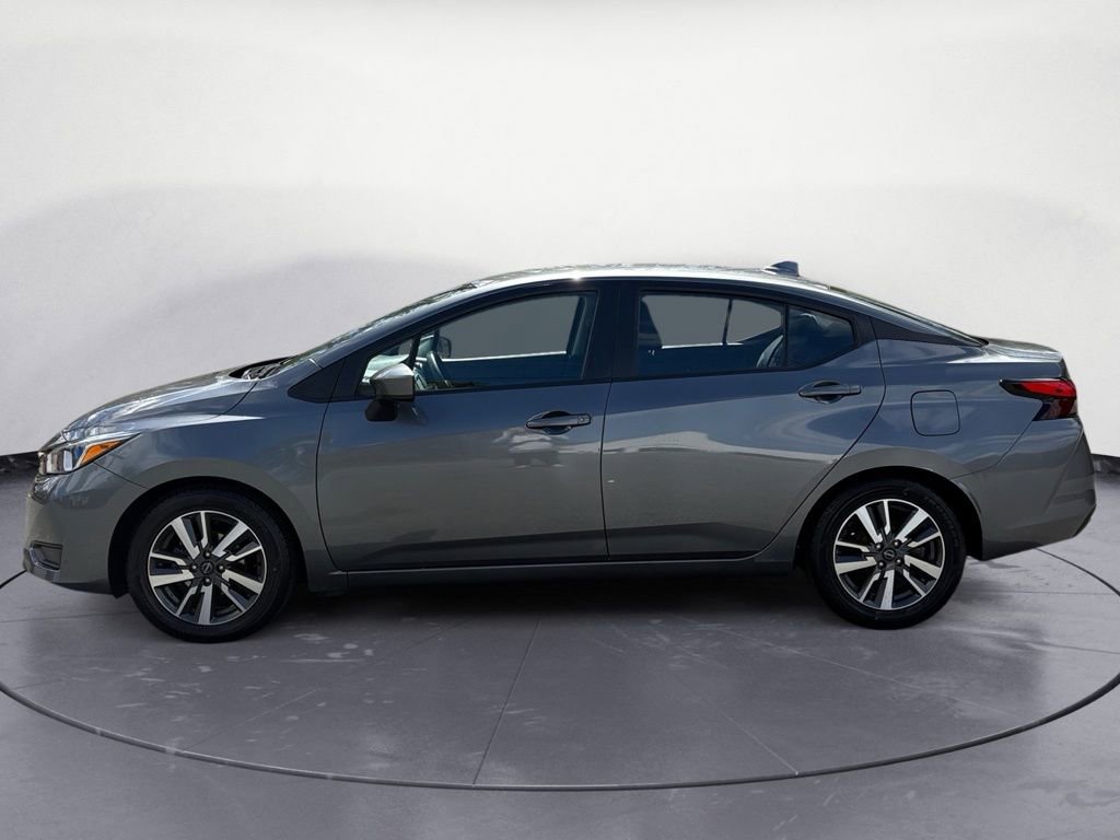 Used 2023 Nissan Versa SV image 2