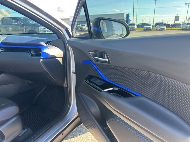 Used 2020 Toyota C-HR XLE FWD image 9