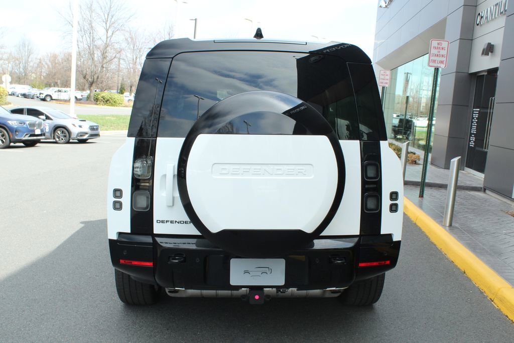 New 2026 Land Rover Defender 130 X-Dynamic SE image 6