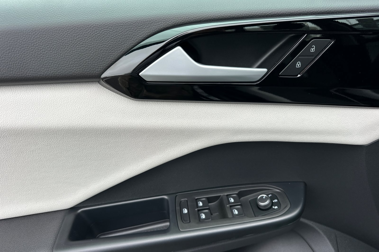 New 2026 Volkswagen Taos S FWD image 9