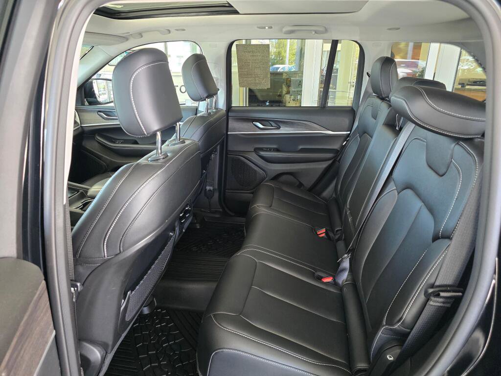 Used 2023 Jeep Grand Cherokee Limited w/ Trailer Tow Prep Group (B) image 39