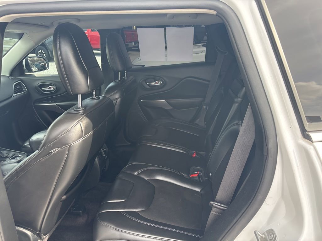 Used 2019 Jeep Cherokee Latitude Plus image 11