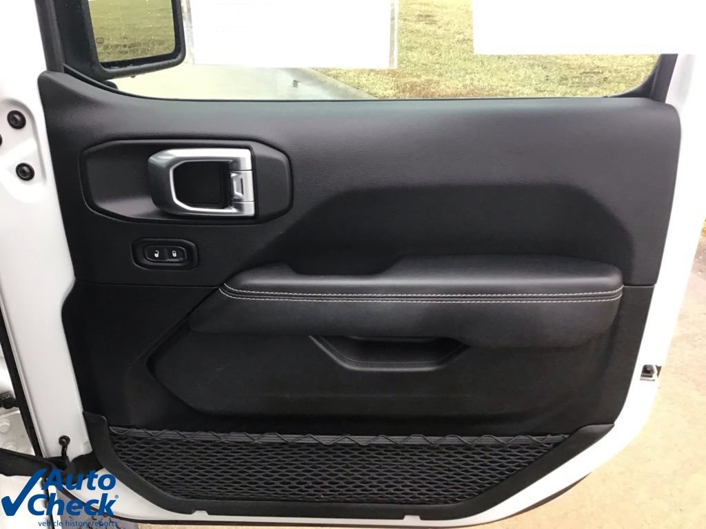 Used 2023 Jeep Wrangler Unlimited Sahara w/ Cold Weather Group AWD/4WD image 17