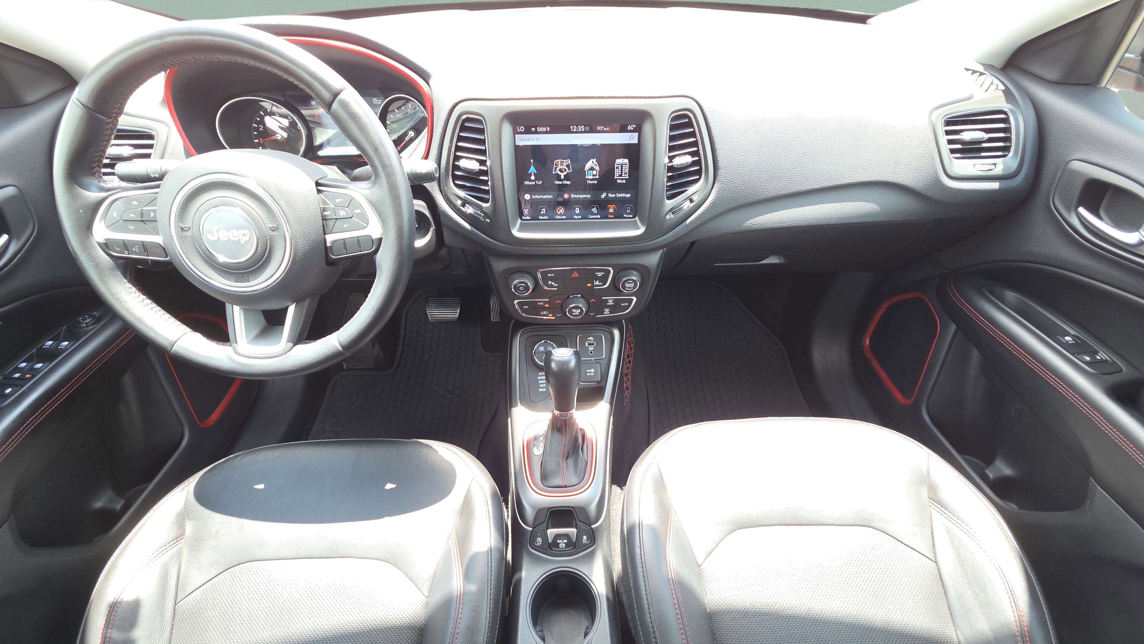Used 2018 Jeep Compass Trailhawk w/ Leather Interior Group AWD/4WD image 14
