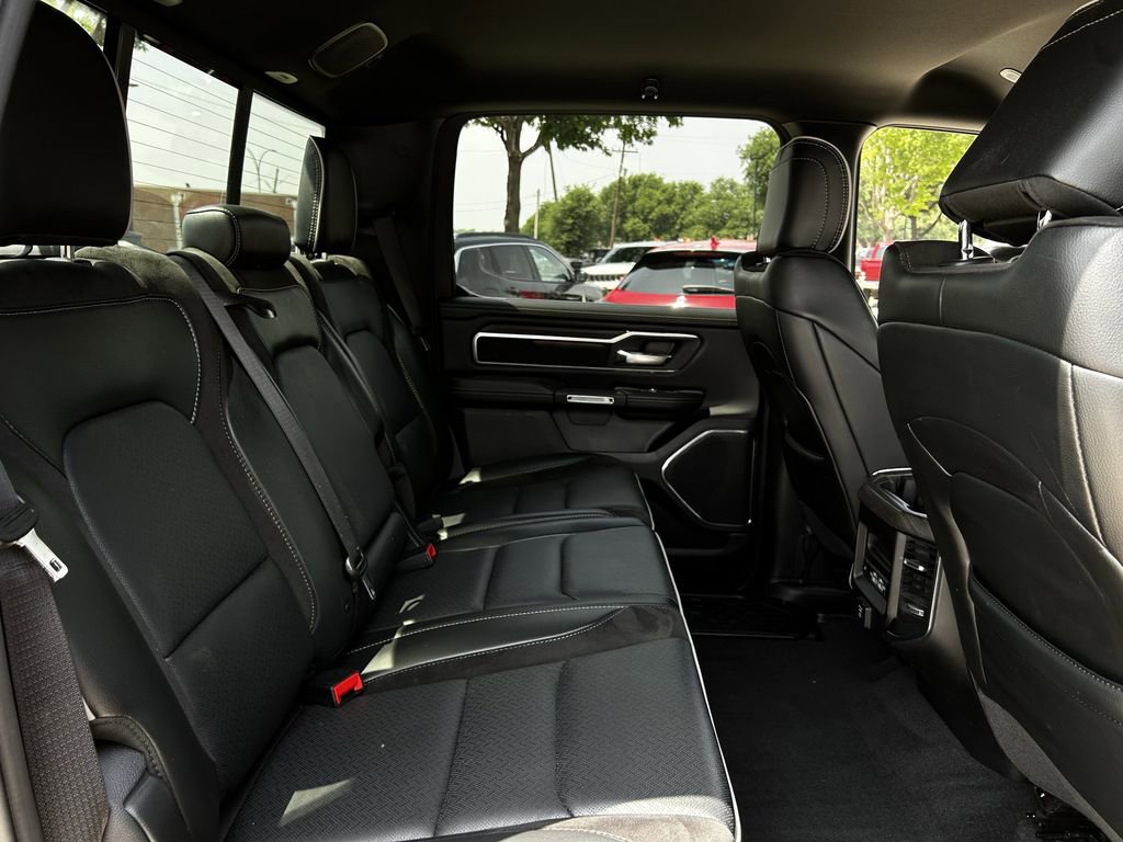 Used 2025 RAM 1500 Laramie AWD/4WD image 33