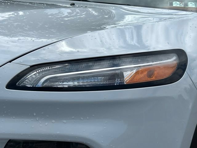 Used 2016 Jeep Cherokee Limited w/ Luxury Group AWD/4WD image 9
