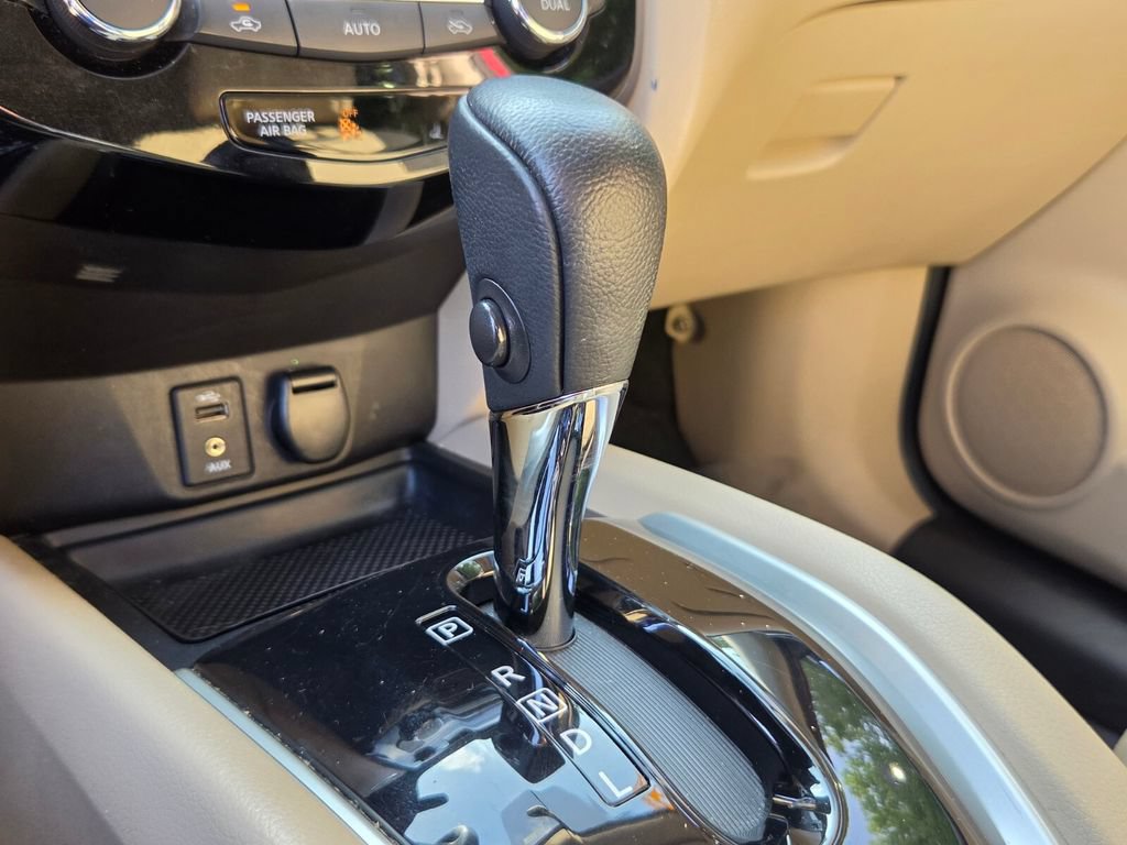 Used 2016 Nissan Rogue SL w/ SL Premium Package FWD image 23