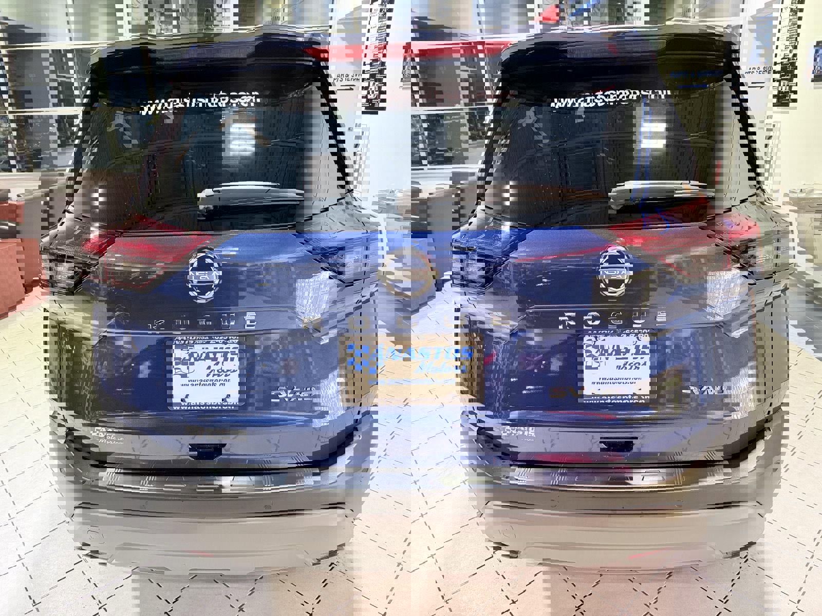 Used 2023 Nissan Rogue SV w/ SV Premium Package image 6