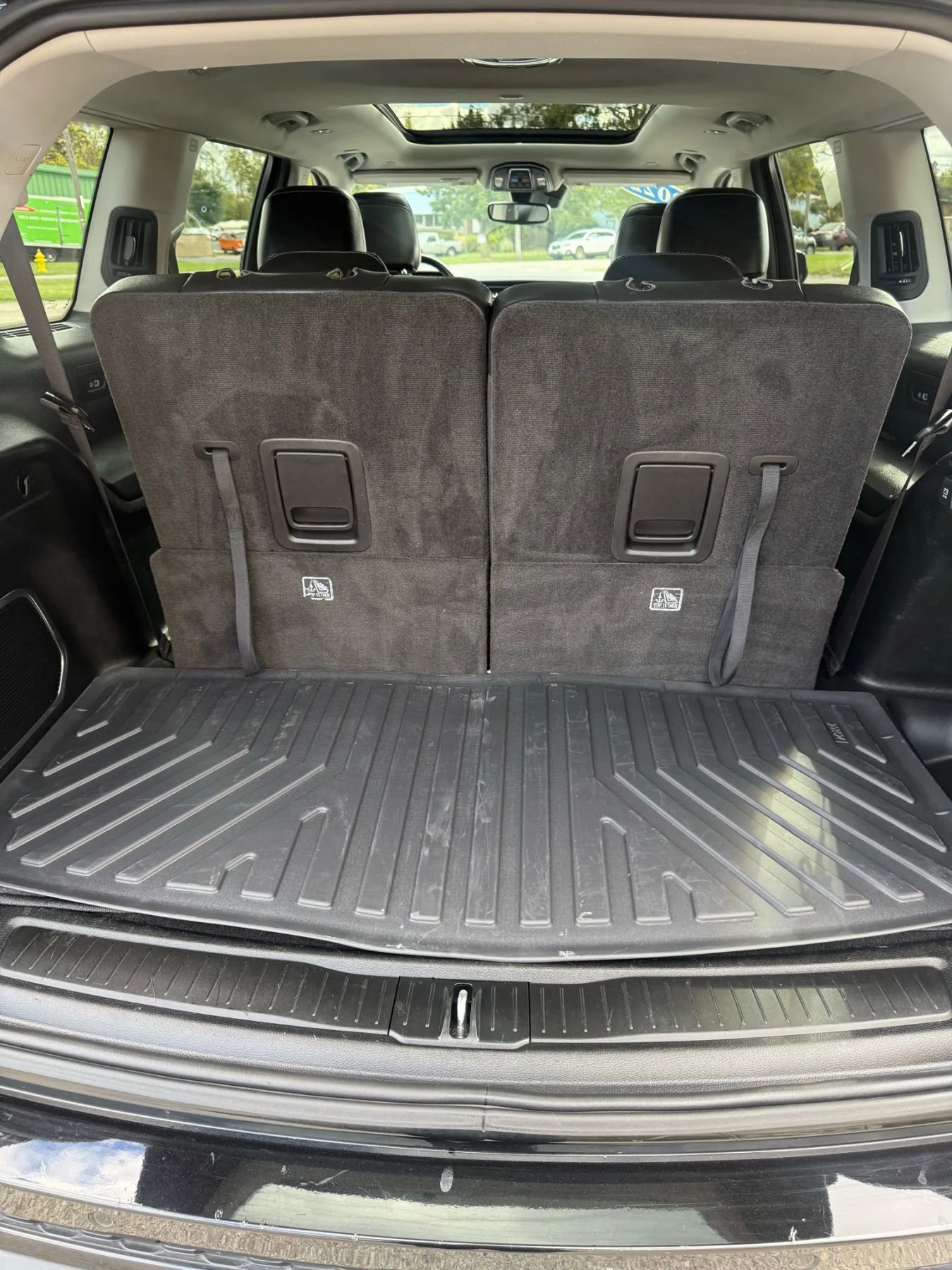 Used 2022 Jeep Grand Cherokee L Limited w/ Black Appearance Package image 14