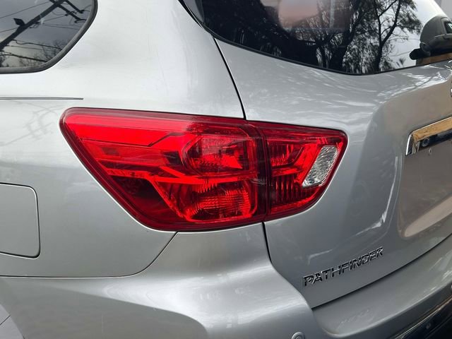 Used 2019 Nissan Pathfinder S image 11