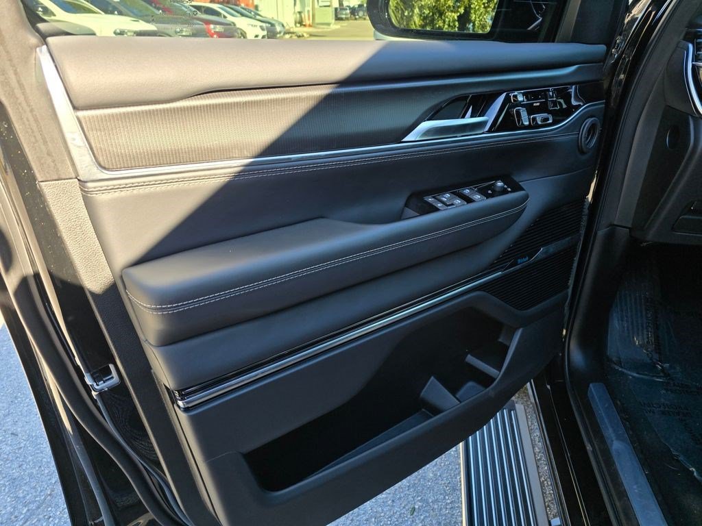 New 2025 Jeep Grand Wagoneer Series II Obsidian w/ Quick Order Packagew 28T AWD/4WD image 15