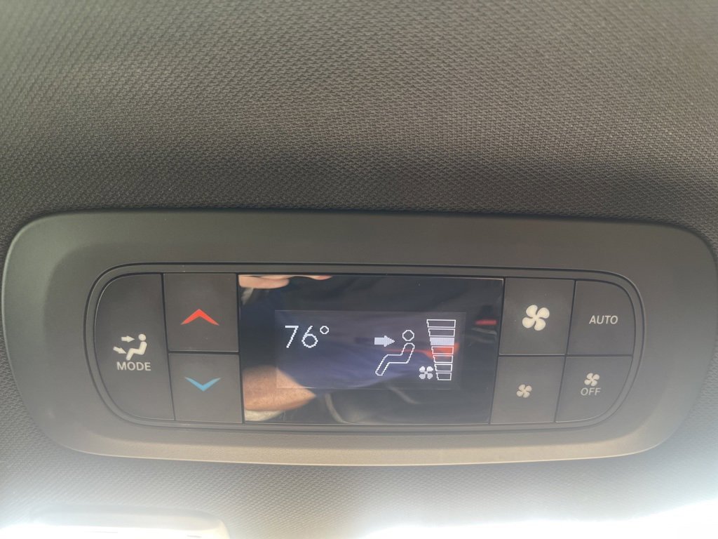 Used 2025 Chrysler Pacifica Limited image 22