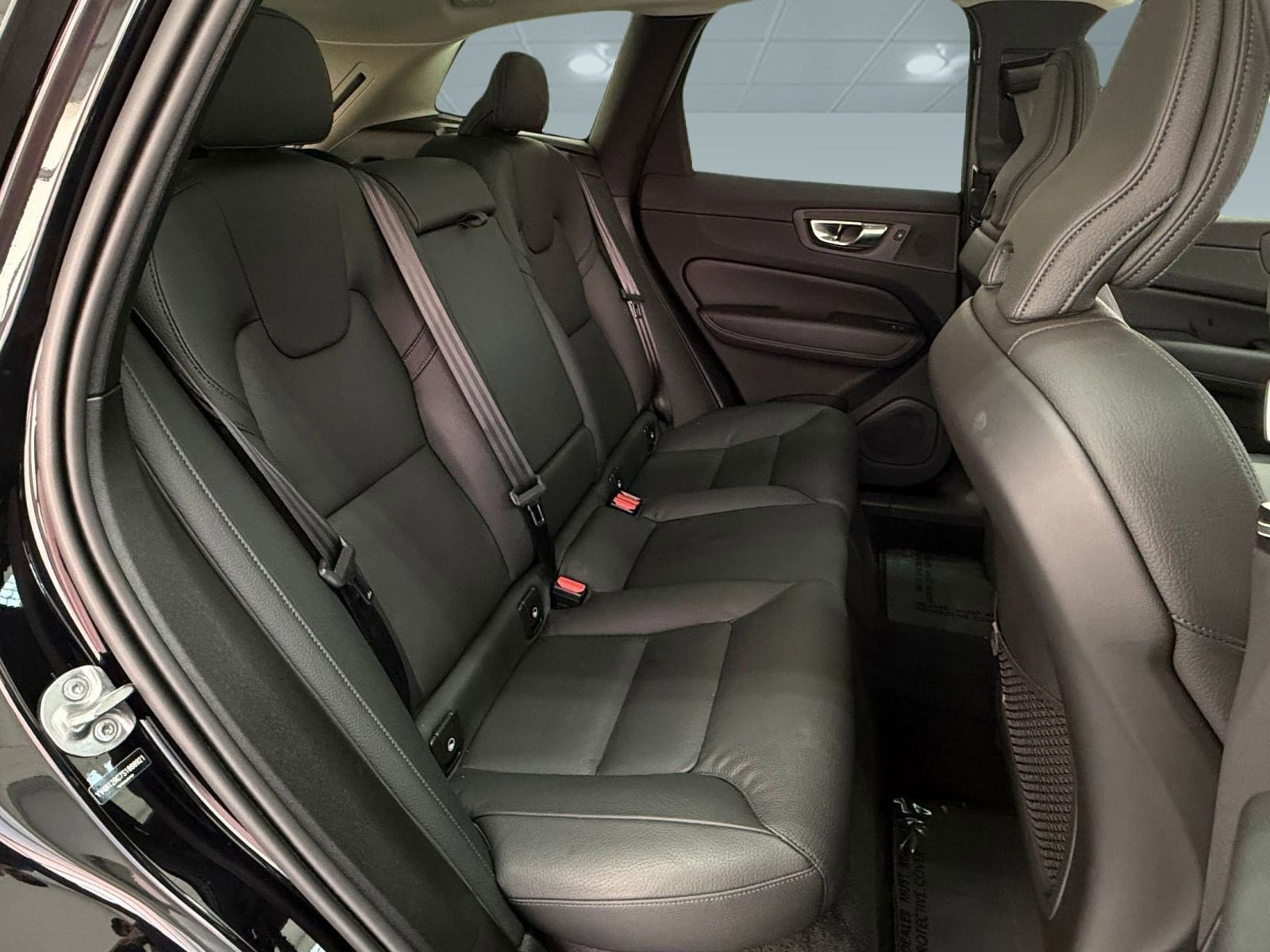 Used 2025 Volvo XC60 B5 Plus image 23