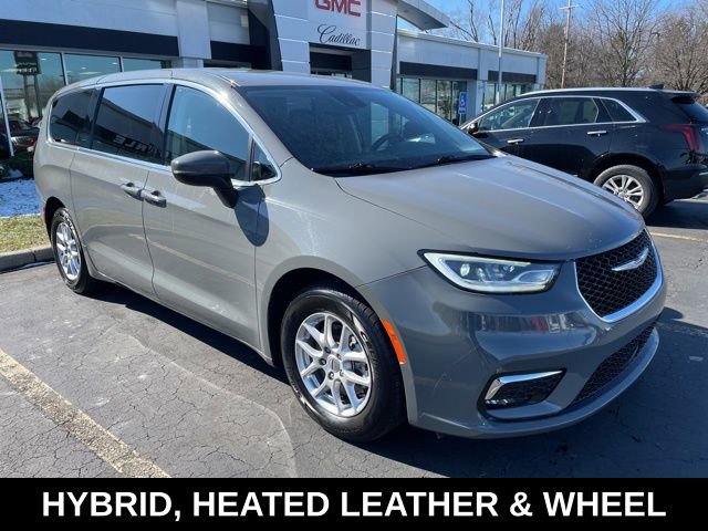 Used 2023 Chrysler Pacifica Touring-L image 1