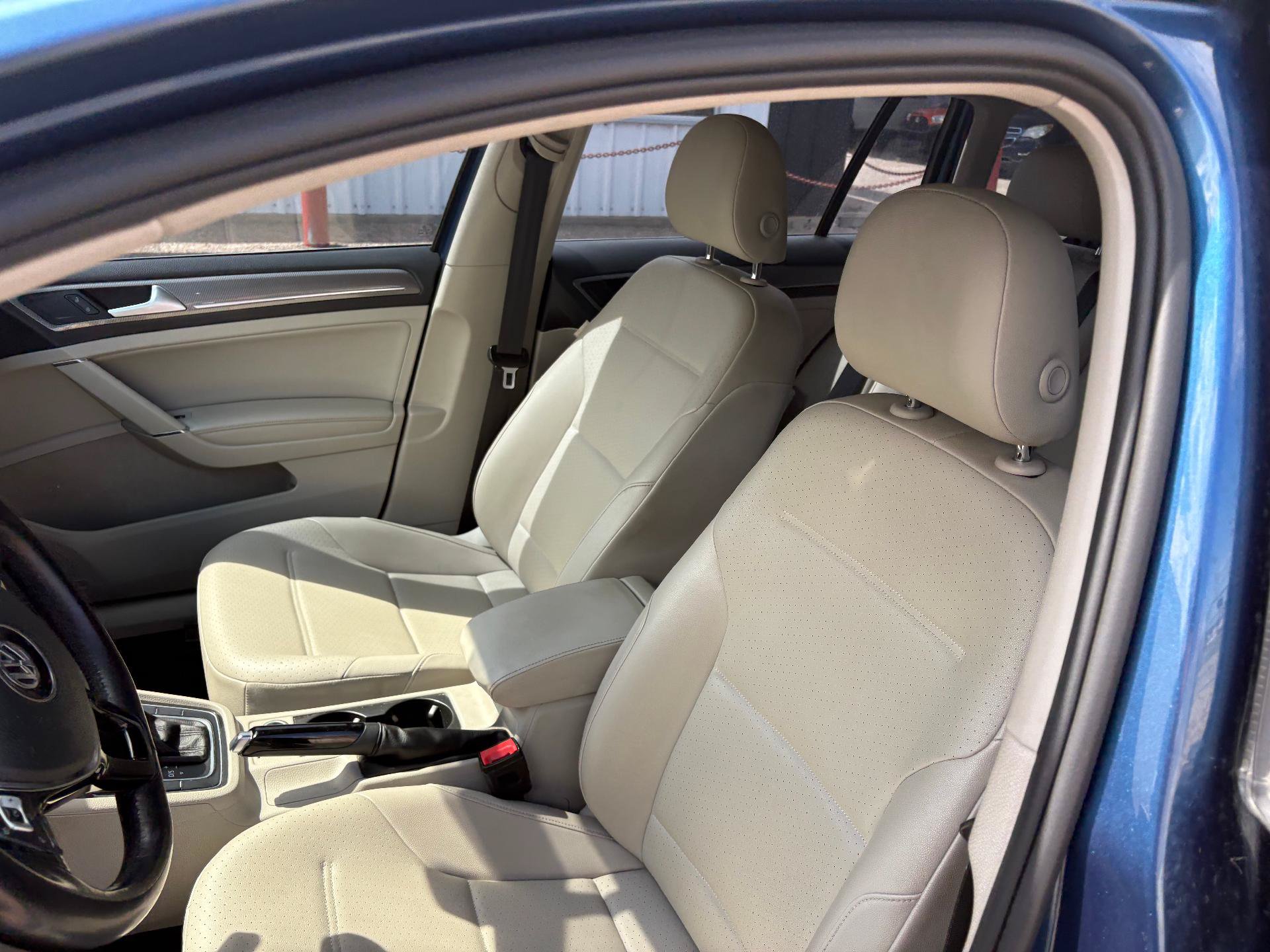 Used 2019 Volkswagen Golf Alltrack S AWD/4WD image 16