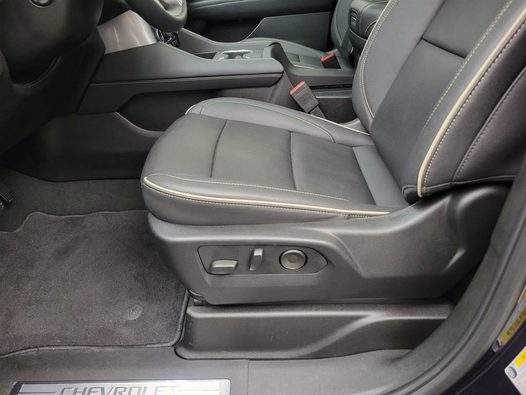 Used 2024 Chevrolet Tahoe Premier AWD/4WD image 12