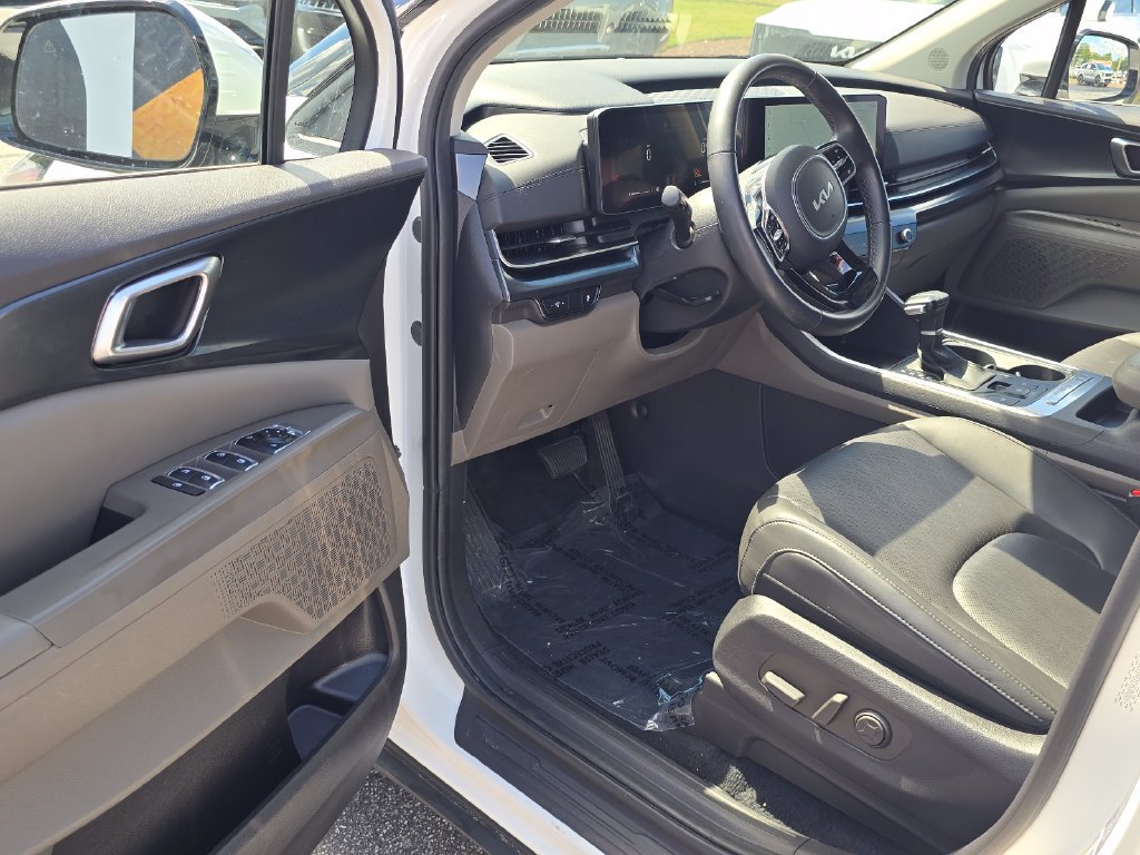 Certified 2025 Kia Carnival FWD image 9