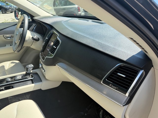 Used 2022 Volvo XC90 T5 Momentum w/ Climate Package FWD image 19