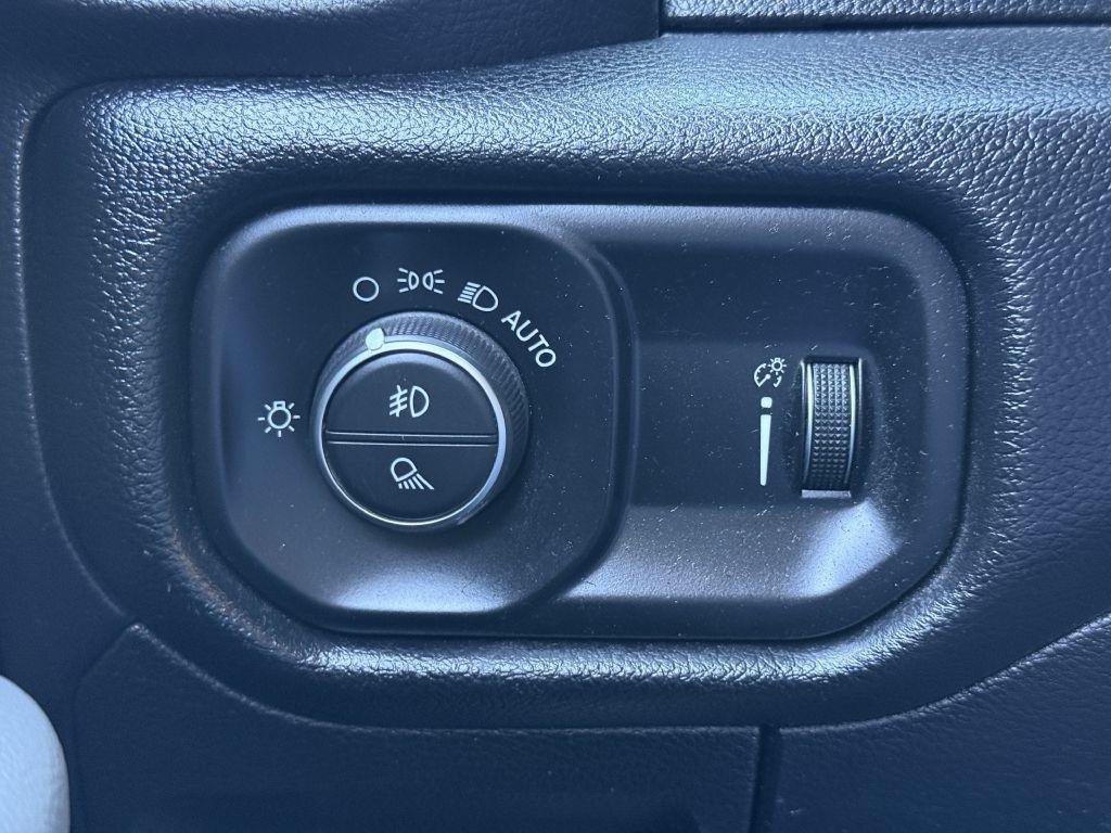 Used 2020 RAM 1500 Big Horn AWD/4WD image 34