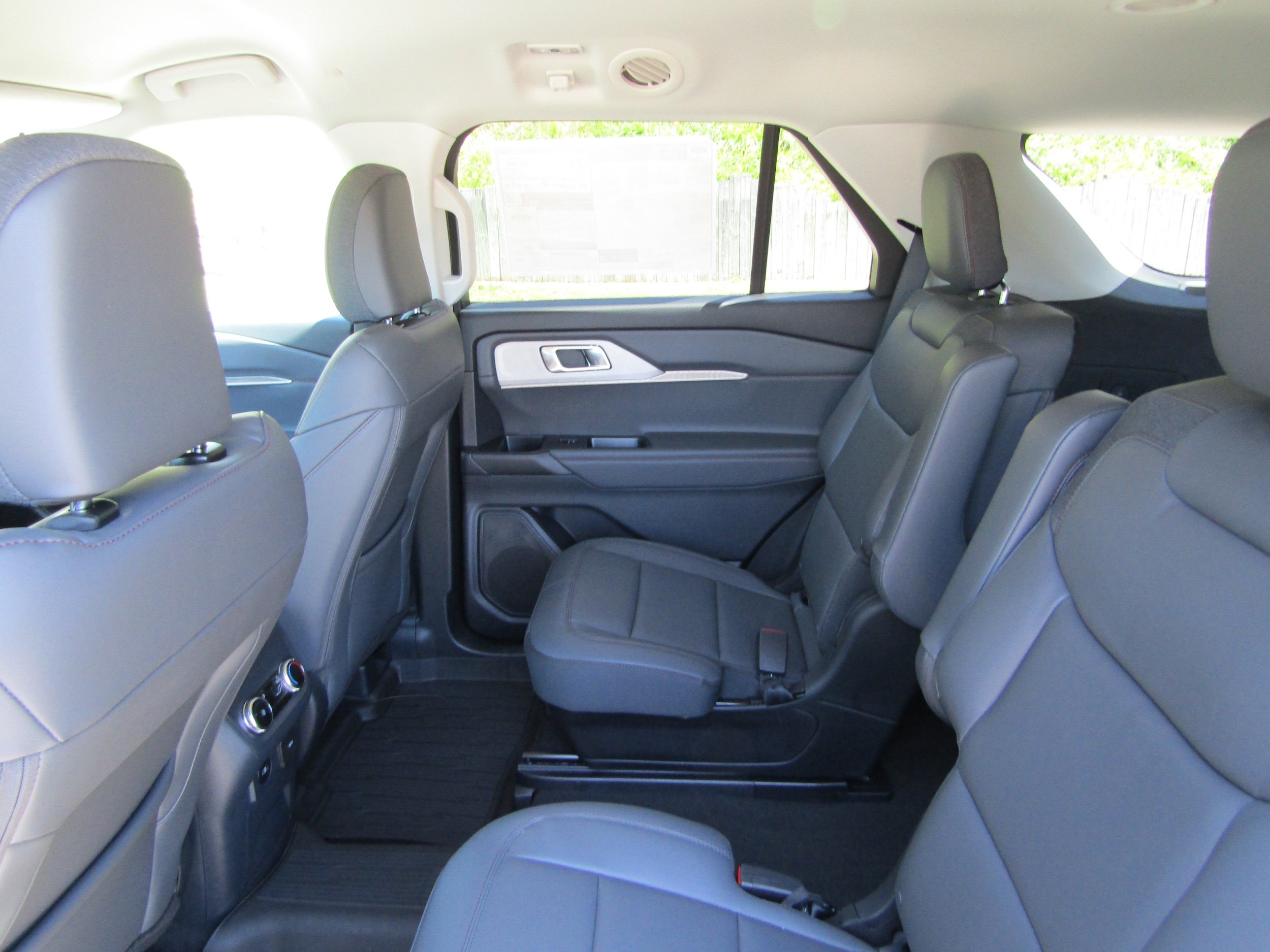 New 2026 Ford Explorer Active w/ Active Comfort Package AWD/4WD image 13