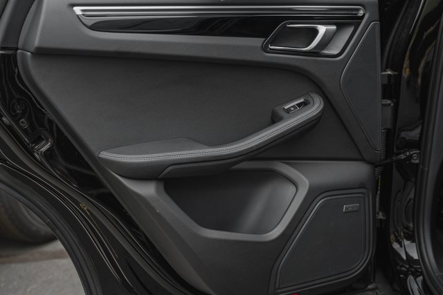 Used 2024 Porsche Macan w/ Premium Plus Package image 24