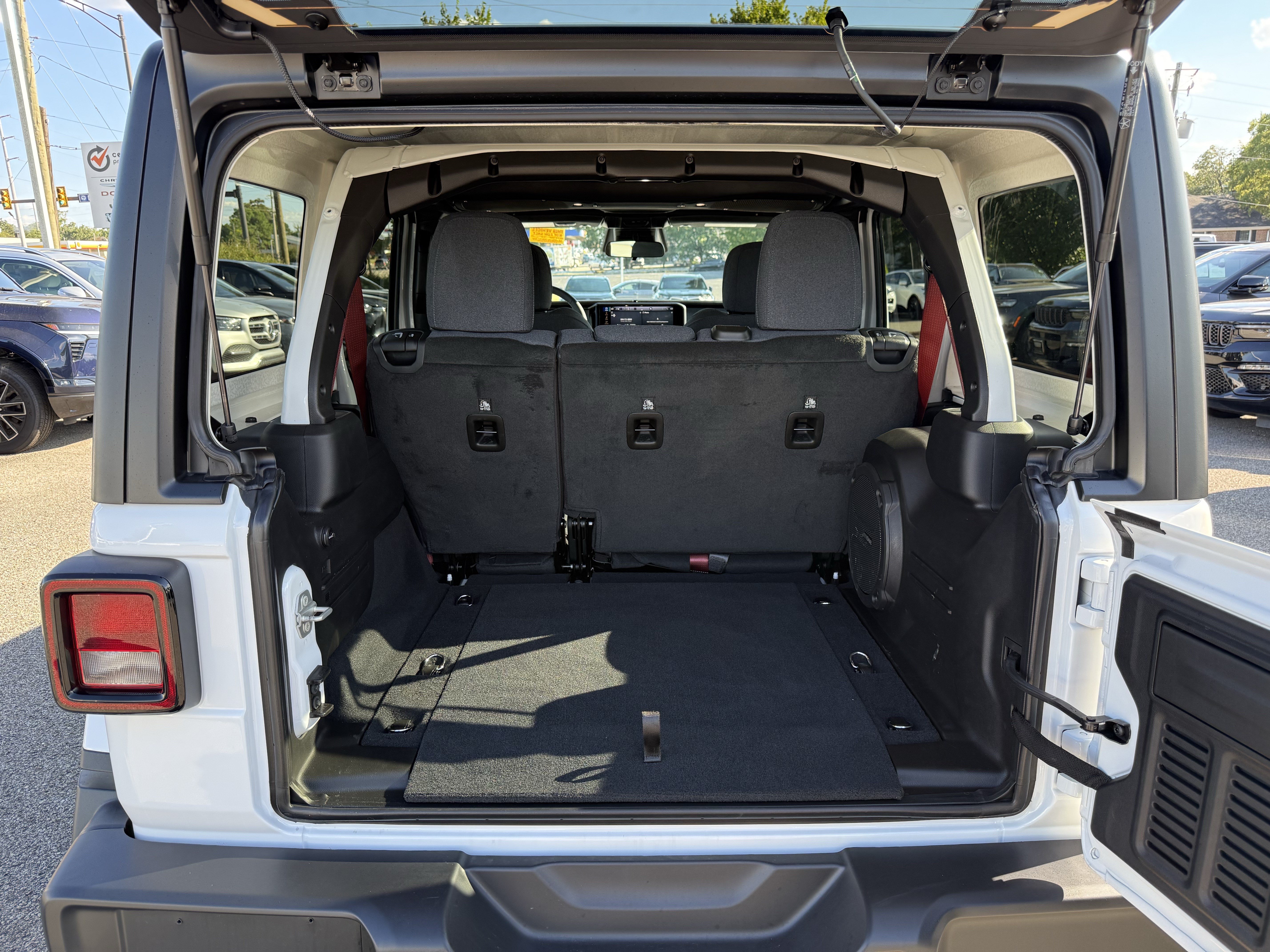 Used 2026 Jeep Wrangler Unlimited Sport w/ Dual Top Group AWD/4WD image 32