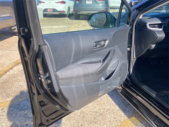 Used 2025 Toyota Corolla LE image 18