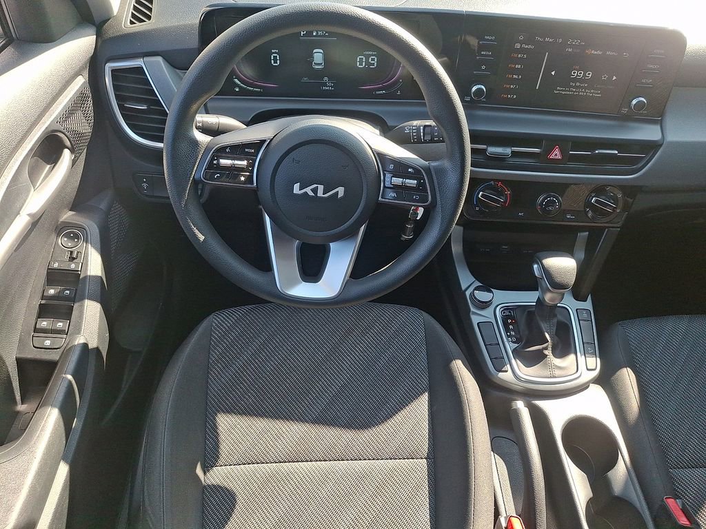 Certified 2025 Kia Seltos LX AWD/4WD image 11