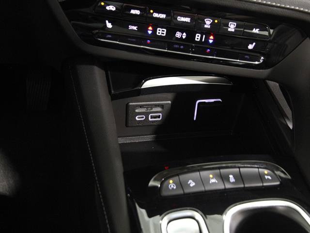 Used 2021 Buick Envision Essence w/ Technology Package I image 17