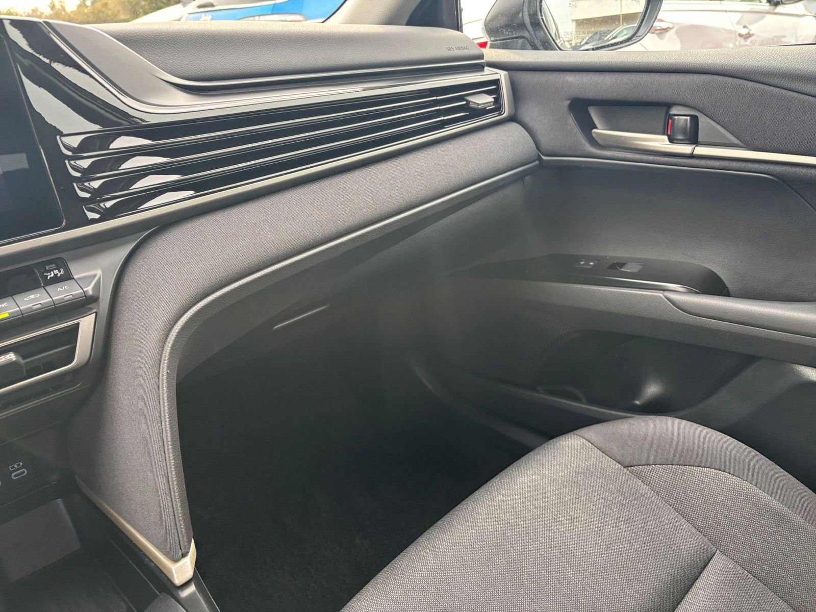 Used 2025 Toyota Camry LE image 34