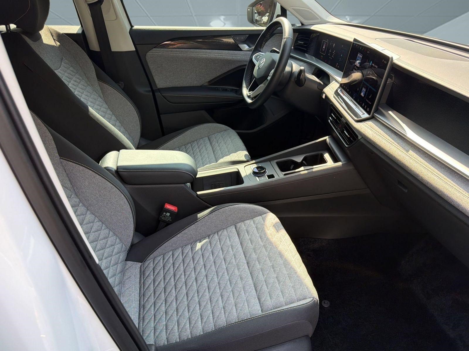 Used 2025 Volkswagen Tiguan S FWD image 22