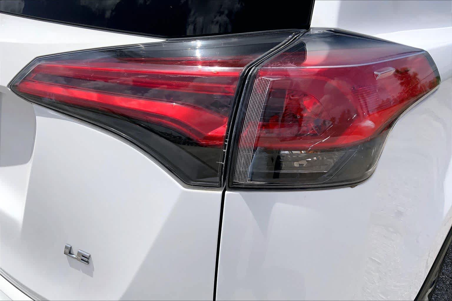 Used 2016 Toyota RAV4 LE FWD image 30