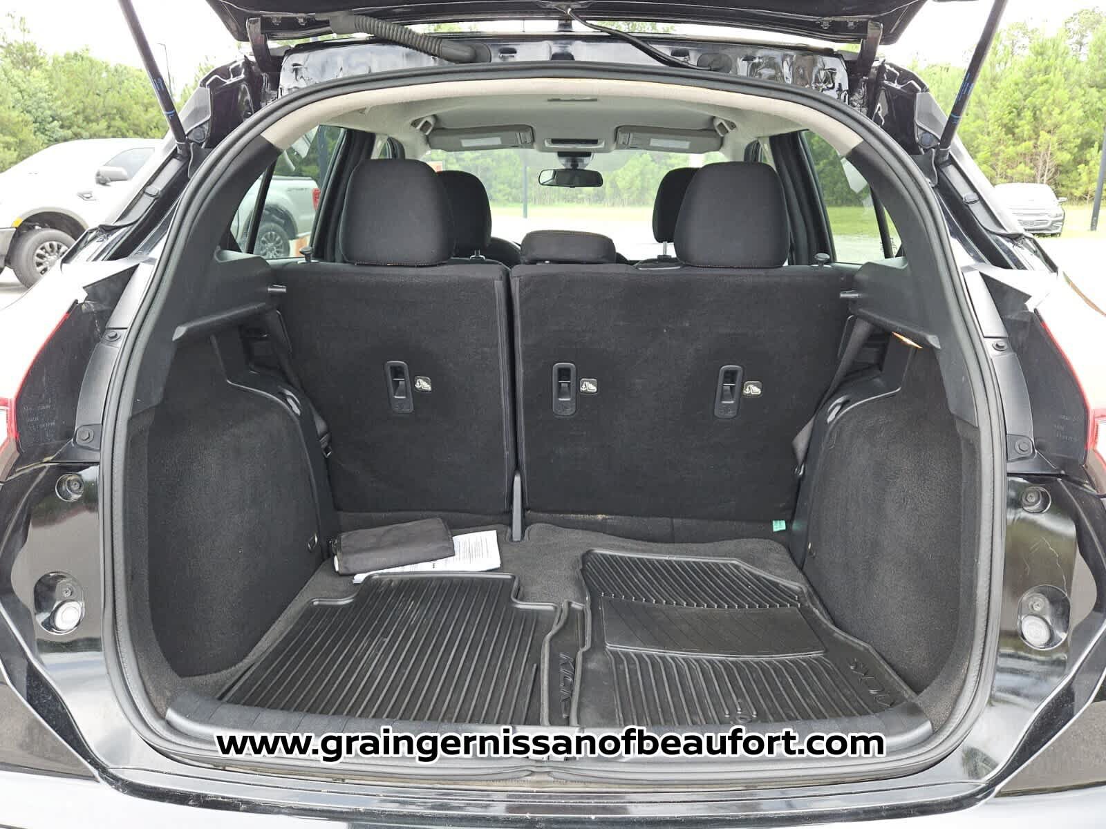 Used 2023 Nissan Kicks SR FWD image 6