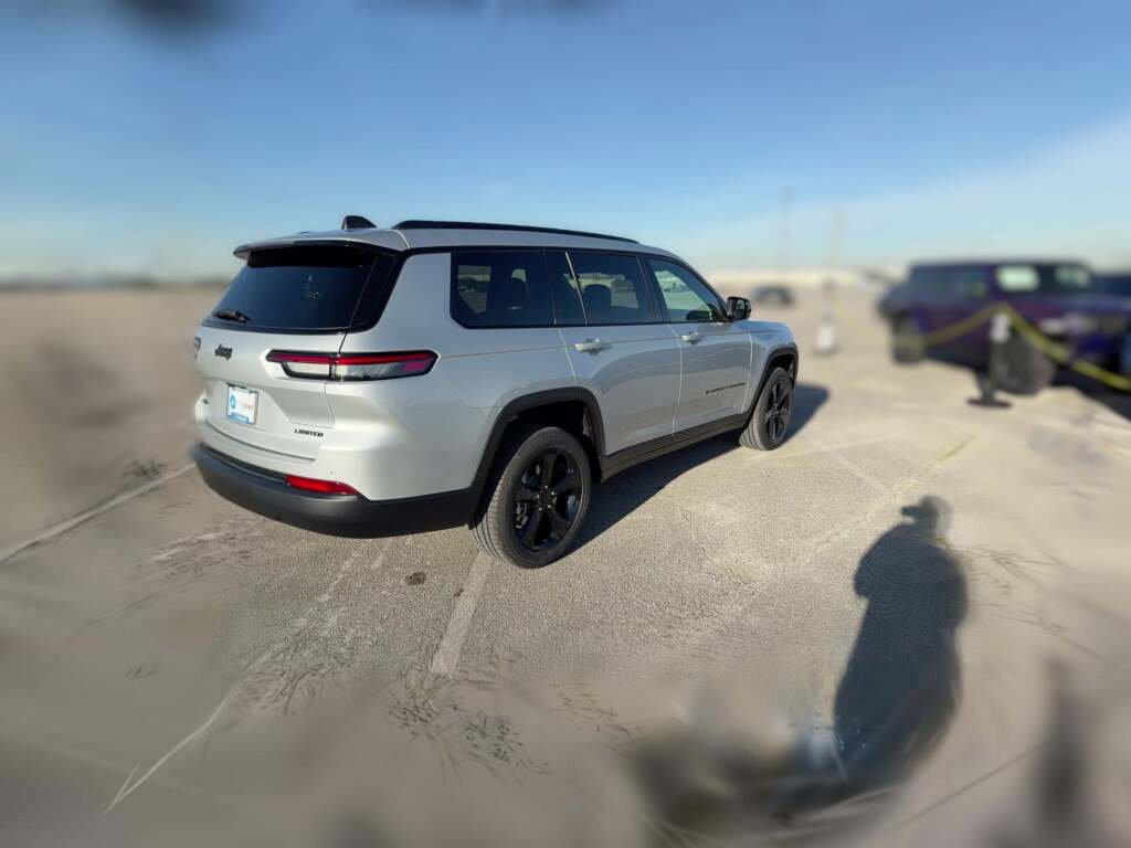 New 2025 Jeep Grand Cherokee L Limited w/ Black Appearance Package image 12