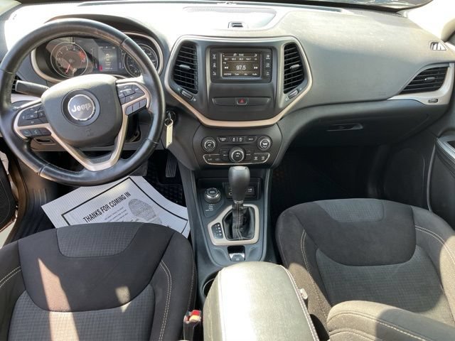 Used 2016 Jeep Cherokee Latitude w/ Cold Weather Group AWD/4WD image 2