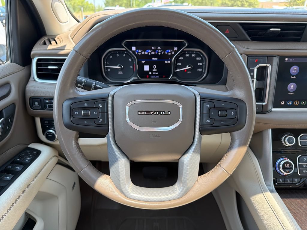 Used 2021 GMC Yukon XL Denali w/ LPO, Illumination Package AWD/4WD image 16