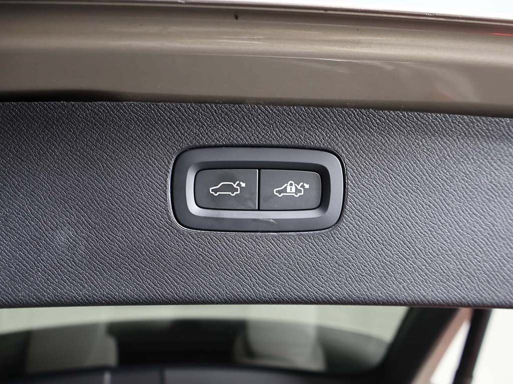 Used 2024 Volvo XC90 T8 Plus w/ Protection Package Premier AWD/4WD image 24