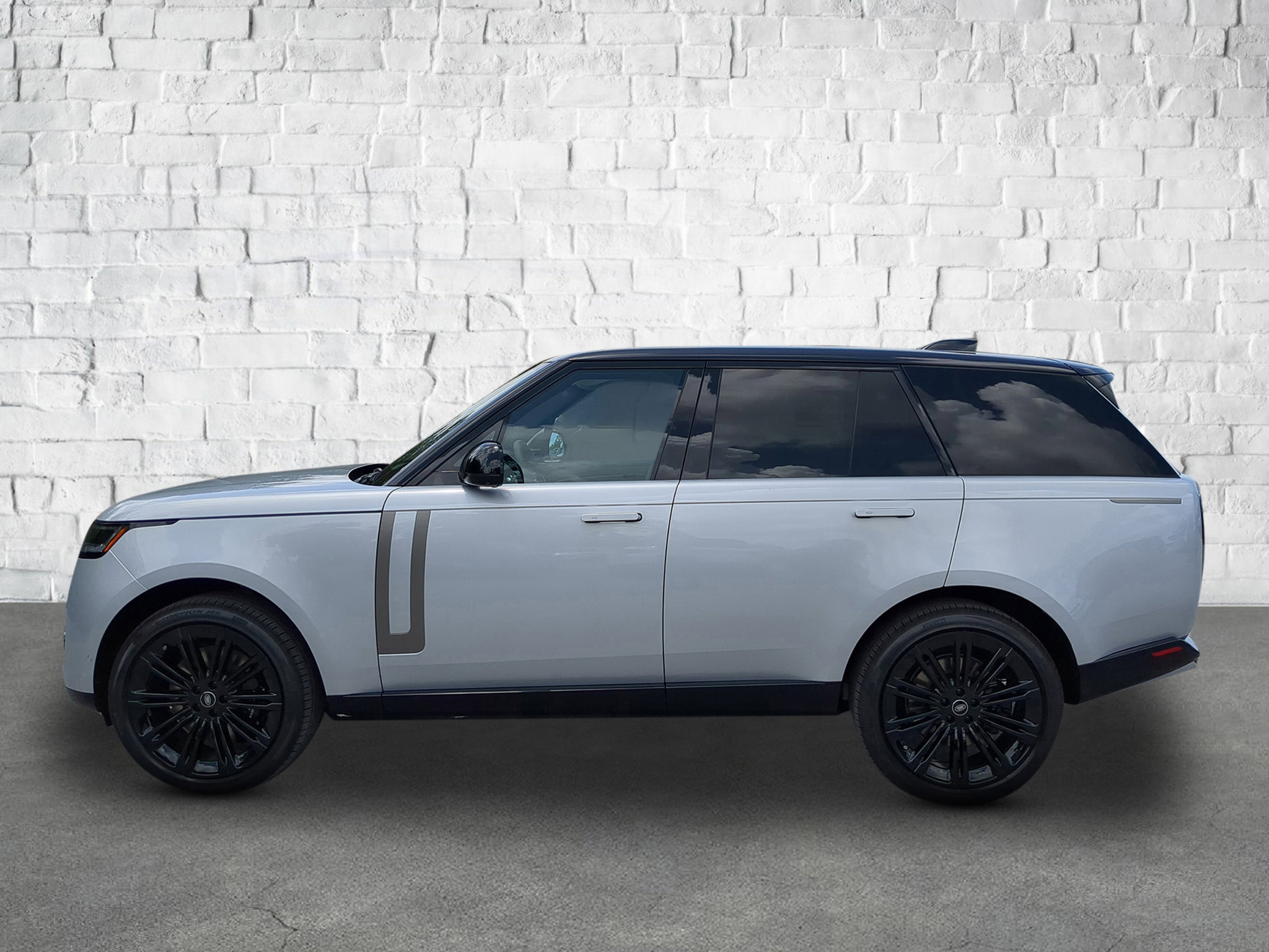 New 2025 Land Rover Range Rover SE image 3